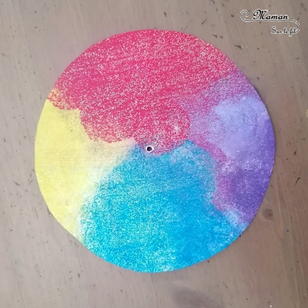 Activité créative et manuelle enfants - Jeu DIY rigolo - Méduse qui change de couleurs - Peinture, Paillettes, découpage et un peu de magie - dessin - Créativité - arts visuels et atelier maternelle et élémentaire - Cycle 1 ou 2 - Animaux marins et mer, océans ou été - mslf