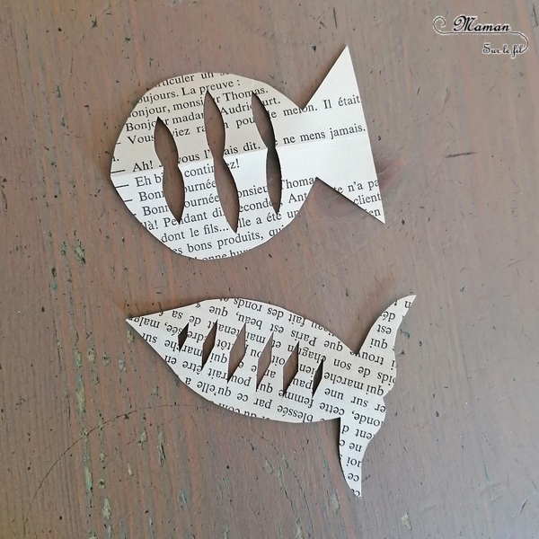 Activité créative et manuelle enfants - Poissons découpés dans une page de livre - Pliage et collage sur une feuille couleur Kraft - Carton - Dessin et Graphisme - Vagues et bulles d'eau blanches - Thèmes animaux marins, océans, mer et poisson d'avril - été - Surcyclage et Créativité - arts visuels et atelier maternelle, Cycle 1 et 2 - mslf