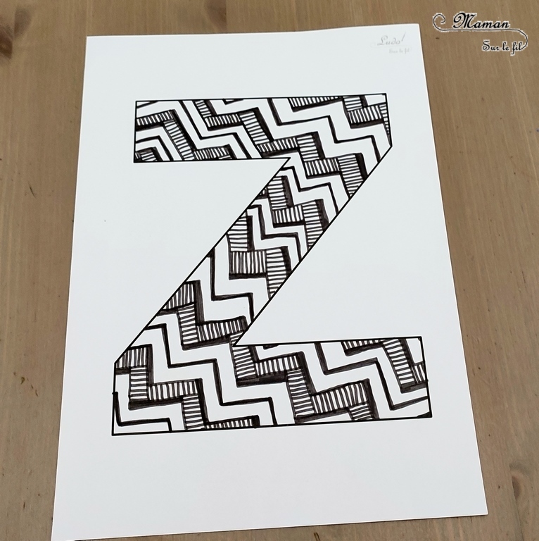 Abécédaire créatif - Z comme Zèbre et Zig-Zag - activité manuelle et créative enfants - Papier déchiré et Collage - Animaux de la savane - Dessin et graphisme type art thérapie, zentangle ou zen art avec des zigs-zags - apprentissage lettres alphabet - maternelle - Alphabets lettres creuses gratuit - créative - Projet Maternelle Cycle 1 - mslf