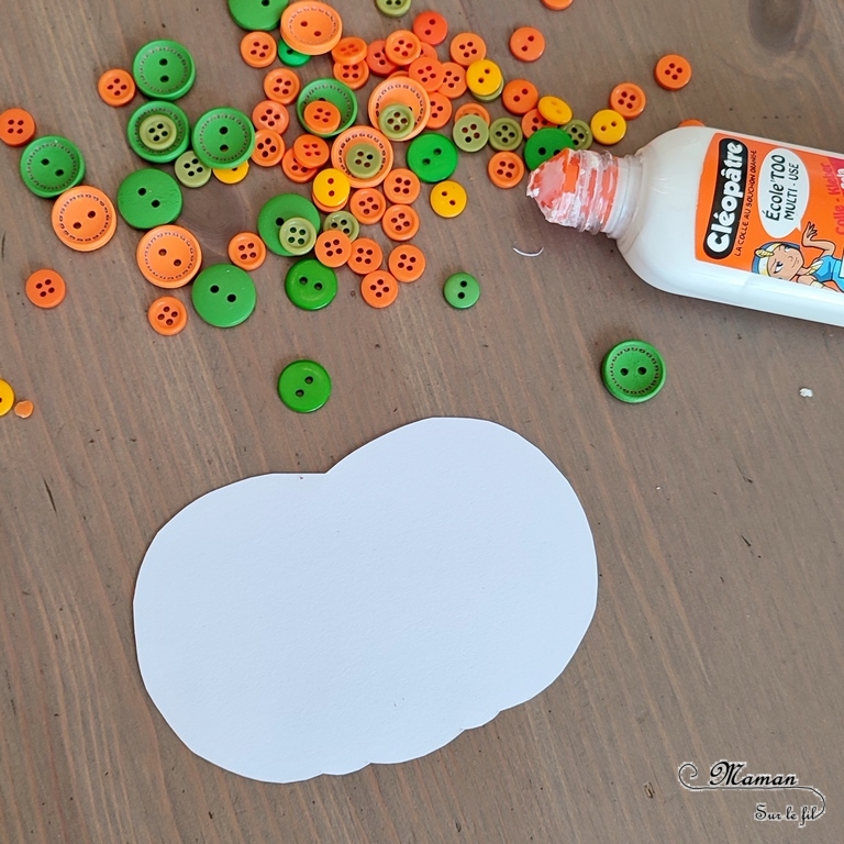 Activité créative et manuelle enfants - Fabriquer des en 5 façons -5 idées citrouilles - Inspiration DIY - Playmaïs, Flocons de maïs, encre et peinture à l'essoreuse à salade, boutons, légumes secs (lentilles corail et pois cassés) - Collage - Bricolage facile pour l'automne - Décoration - Récup' et recyclage sur Papier Kraft - Alimentation, Fruits et légumes - Créativité - arts visuels et atelier maternelle et élémentaire - Cycle 1 ou 2 - mslf