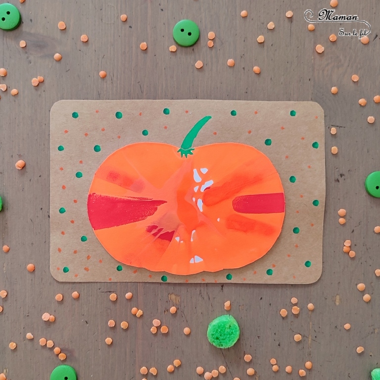 Activité créative et manuelle enfants - Fabriquer des en 5 façons -5 idées citrouilles - Inspiration DIY - Playmaïs, Flocons de maïs, encre et peinture à l'essoreuse à salade, boutons, légumes secs (lentilles corail et pois cassés) - Collage - Bricolage facile pour l'automne - Décoration - Récup' et recyclage sur Papier Kraft - Alimentation, Fruits et légumes - Créativité - arts visuels et atelier maternelle et élémentaire - Cycle 1 ou 2 - mslf