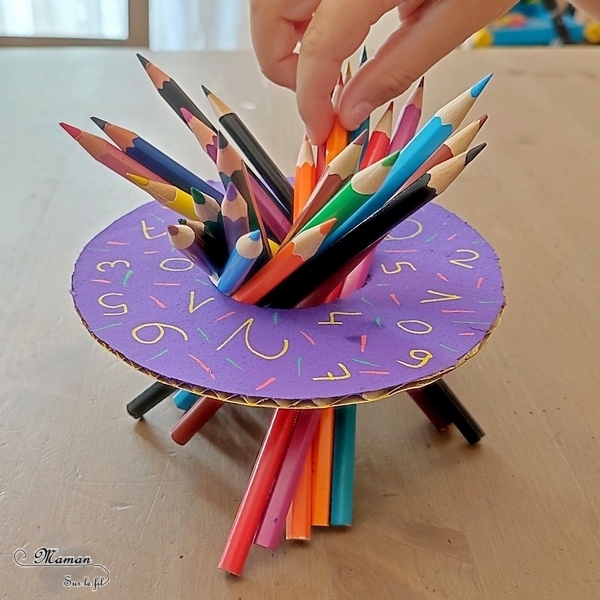 Jeu DIY en récup' - Jeu du Donuts Thème école, rentrée et crayons de couleurs - Activité créative et manuelle enfants - Recyclage de carton, peinture et dessin - Jeu d'adresse et de motricité fine - Lettres et Chiffres - Jeu fait maison pédagogique et éducatif - Créativité - arts visuels et atelier maternelle - Cycle 1 et 2 - Atelier autonome - mslf