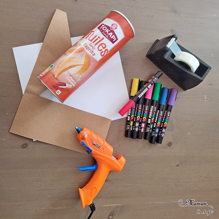 Jeu DIY en récup' - Thème école, rentrée scolaire et crayon de couleur - Activité créative et manuelle enfants - Logique et motricité - Crayon avec éléments qui tournent à aligner - Ronds et couleurs - Bricolage facile fait maison - Kraft - Recyclage d'une boite de chips, de tuiles, de Pringles - Jeu pédagogique et éducatif - Créativité - arts visuels et atelier maternelle - Cycle 1 ou 2 , Elémentaire - Atelier autonome - mslf