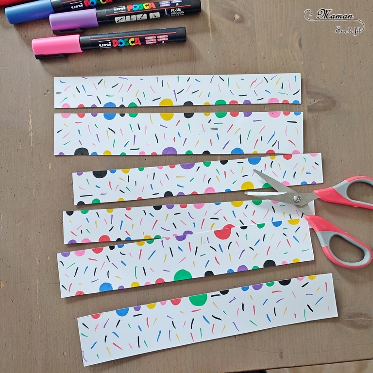 Jeu DIY en récup' - Thème école, rentrée scolaire et crayon de couleur - Activité créative et manuelle enfants - Logique et motricité - Crayon avec éléments qui tournent à aligner - Ronds et couleurs - Bricolage facile fait maison - Kraft - Recyclage d'une boite de chips, de tuiles, de Pringles - Jeu pédagogique et éducatif - Créativité - arts visuels et atelier maternelle - Cycle 1 ou 2 , Elémentaire - Atelier autonome - mslf