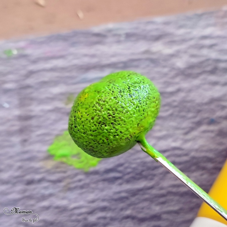 Activité créative et manuelle enfants - Fabriquer des pommes avec des marrons - Nature et Land Art - Bricolage facile pour l'automne - Décoration - Récup' et recyclage - Alimentation, Fruits et légumes - Créativité - arts visuels et atelier maternelle et élémentaire - Cycle 1 ou 2 - mslf