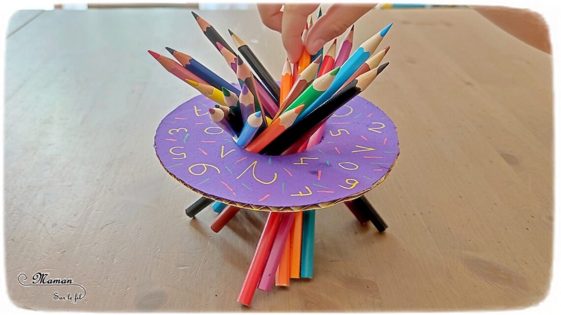 Jeu DIY en récup' - Jeu du Donuts Thème école, rentrée et crayons de couleurs - Activité créative et manuelle enfants - Recyclage de carton, peinture et dessin - Jeu d'adresse et de motricité fine - Lettres et Chiffres - Jeu fait maison pédagogique et éducatif - Créativité - arts visuels et atelier maternelle - Cycle 1 et 2 - Atelier autonome - mslf