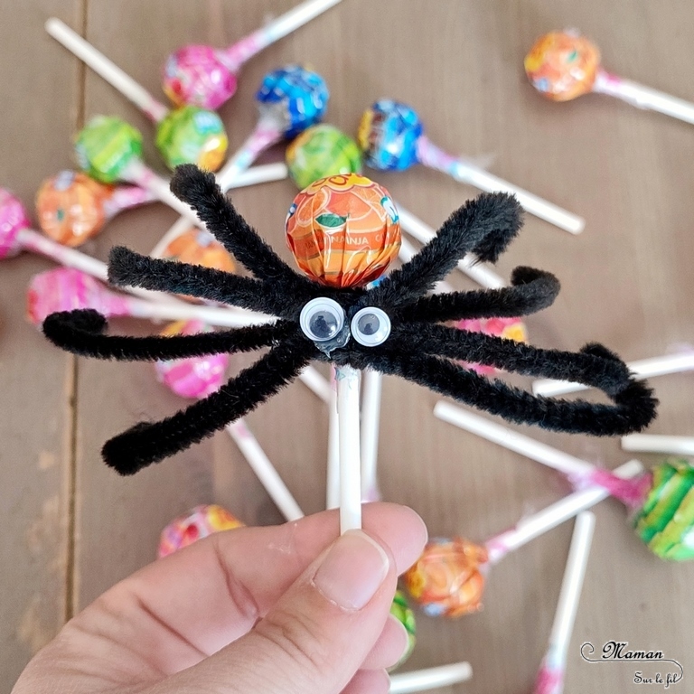 Activité créative et manuelle enfants - Nos sucettes Halloween - Fabriquer des araignées et des fantômes avec des sucettes - Bonbons, gourmandises pour chasses aux bonbons d'Halloween - Mouchoirs, yeux mobiles, fils chenille - Cadeaux pour anniversaire - Bricolage facile Halloween - Décoration - Récup' et recyclage - Animaux et créatures légendaires, monstres, insectes - Créativité - arts visuels et atelier maternelle et élémentaire - Cycle 1 ou 2 - mslf