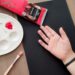 Main coupée ensanglantée taille réelle : Deguise-toi, achat de Decoration / Animation Main coupée ensanglantée taille réelle : Deguise-toi, achat de Decoration / Animation