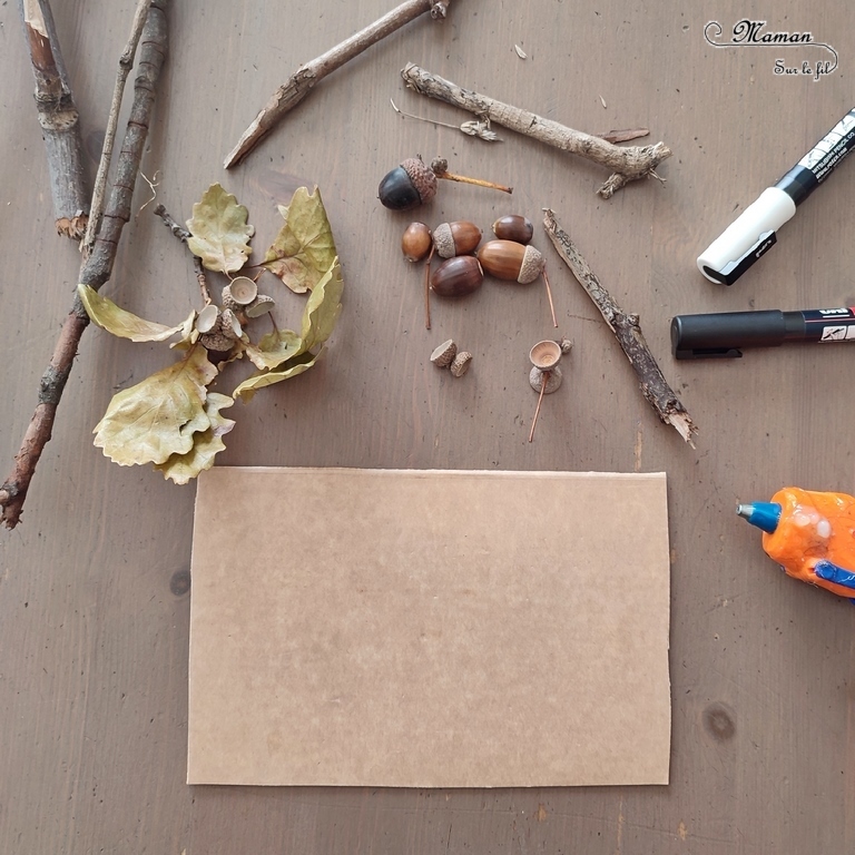 Activité créative et manuelle enfants - Fabriquer un tableau familial avec des glands - Famille : parents, enfants et chien en éléments de la nature - Collage avec branches, feuilles, glands - Automne et land art - Décoration pour automne et forêt - Land art - Créer avec la nature - Inspiration DIY et Fait Maison - Bricolage facile pour l'automne - Décoration - Forêt - Créativité - arts visuels et atelier maternelle et élémentaire - Cycle 1 ou 2 - mslf