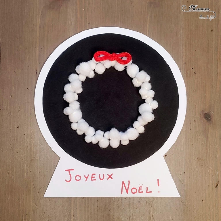 Activité créative et manuelle enfants -Cartes de voeux - Boule à neige et couronne de Noël blanche - Papier noir et blanc - Pompons blancs - Noeud en élastiques rouges - Carte tout en rondeur - Graphisme et Points - Cercles et collage - Cartes de voeux DIY - Joyeux noël - fêtes de fin d'année, hiver - Inspiration DIY pour carte de voeux ou de fin d'année - Noël et Hiver - Créativité - arts visuels et atelier maternelle et élémentaire - Cycle 1 ou 2 - mslf