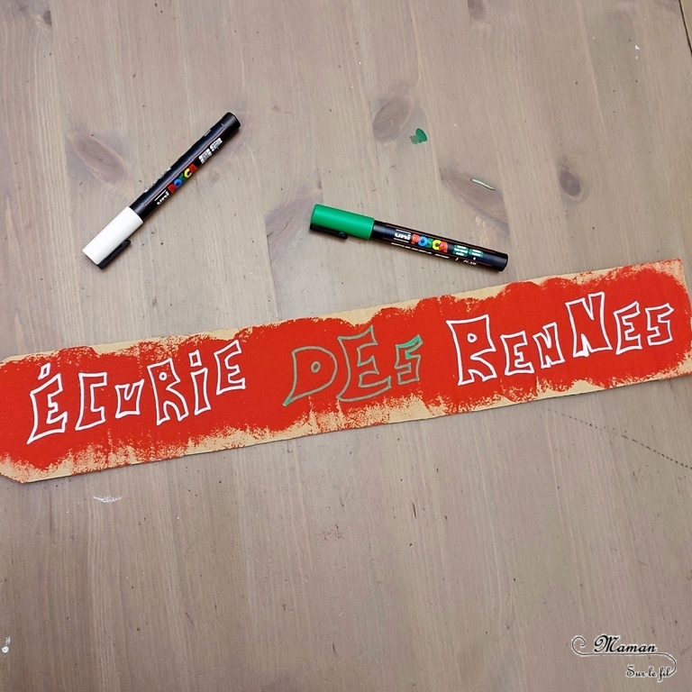 Activité créative et manuelle enfants - Fabriquer des panneaux de Noël DIY - Bricolage en récup' Fait maison - Signalisation de Laponie : maison du Père Noël, atelier des lutins, écurie des rennes, vente de sapins - Décoration de table ou de salon pour Noël et Fêtes de fin d'année - recyclage bois, nature, vieux meuble et carton - Peinture et dessin - Fausse neige - Inspiration DIY pour décorations de Noël - Bricolage facile - Décoration - Créativité - arts visuels et atelier maternelle et élémentaire - Cycle 1 ou 2 - mslf