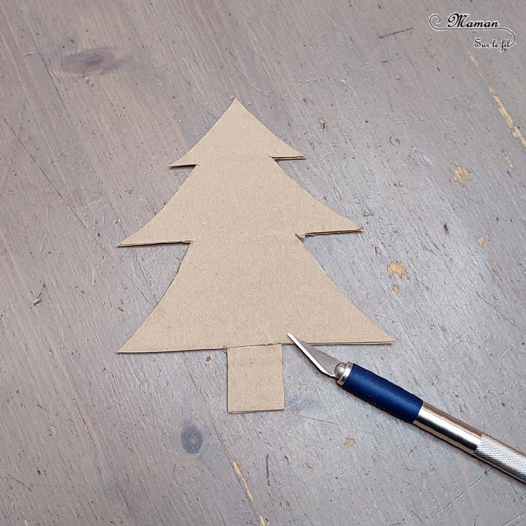 Activité créative et manuelle enfants - Fabriquer un sapin avec du carton ondulé déchiré - Récup' et Recyclage - Découpage collage Graphisme et motricité fine - Carton, noir et blanc - Inspiration DIY pour carte de voeux ou de fin d'année - Végétaux et arbres - Noël et Hiver - Bricolage facile - Décoration - Créativité - arts visuels et atelier maternelle et élémentaire - Cycle 1 ou 2 - mslf