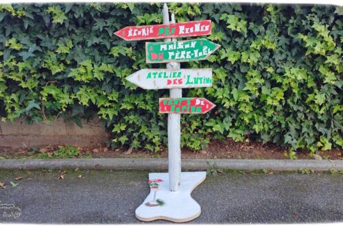 Activité créative et manuelle enfants - Fabriquer des panneaux de Noël DIY - Bricolage en récup' Fait maison - Signalisation de Laponie : maison du Père Noël, atelier des lutins, écurie des rennes, vente de sapins - Décoration de table ou de salon pour Noël et Fêtes de fin d'année - recyclage bois, nature, vieux meuble et carton - Peinture et dessin - Fausse neige - Inspiration DIY pour décorations de Noël - Bricolage facile - Décoration - Créativité - arts visuels et atelier maternelle et élémentaire - Cycle 1 ou 2 - mslf