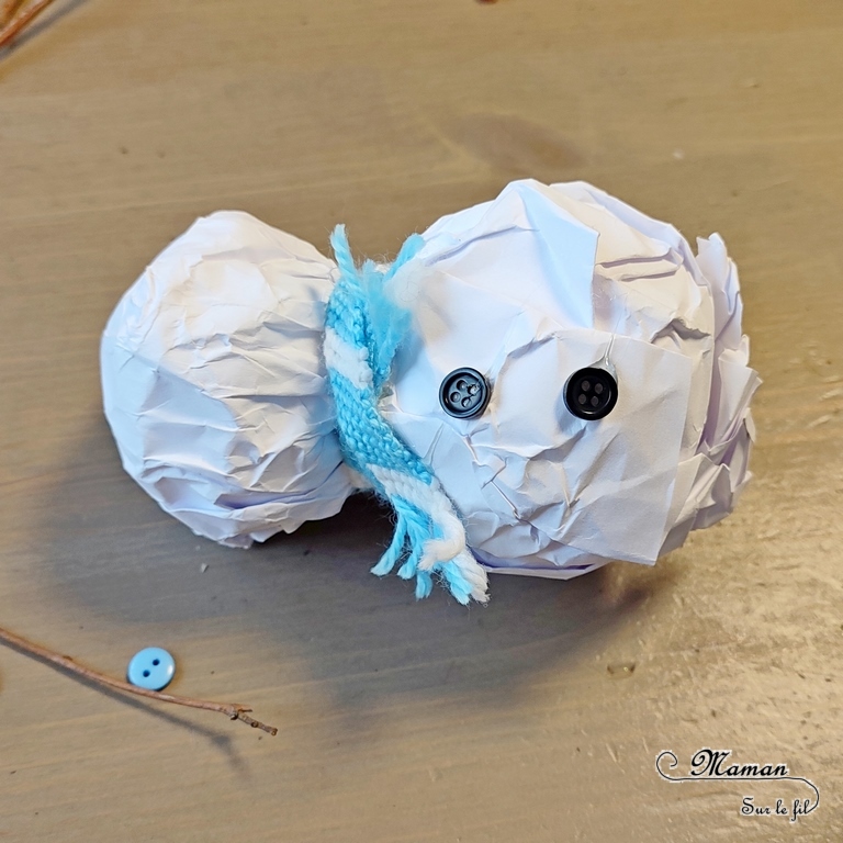 Activité créative et manuelle enfants -Fabriquer un bonhomme de neige avec des boules de papier froissé - Mini Bonnet et écharpe en laine - Bonnet en laine tissé sur rouleau papier toilette carton - Echarpe en bracelet brésilien - Bricolage 3D récup' - Brindilles, branches, boutons, collage -Hiver, banquise, froid, neige - Arts visuels Maternelle et élémentaire - Créativité - Cycle 1 ou 2 - mslf