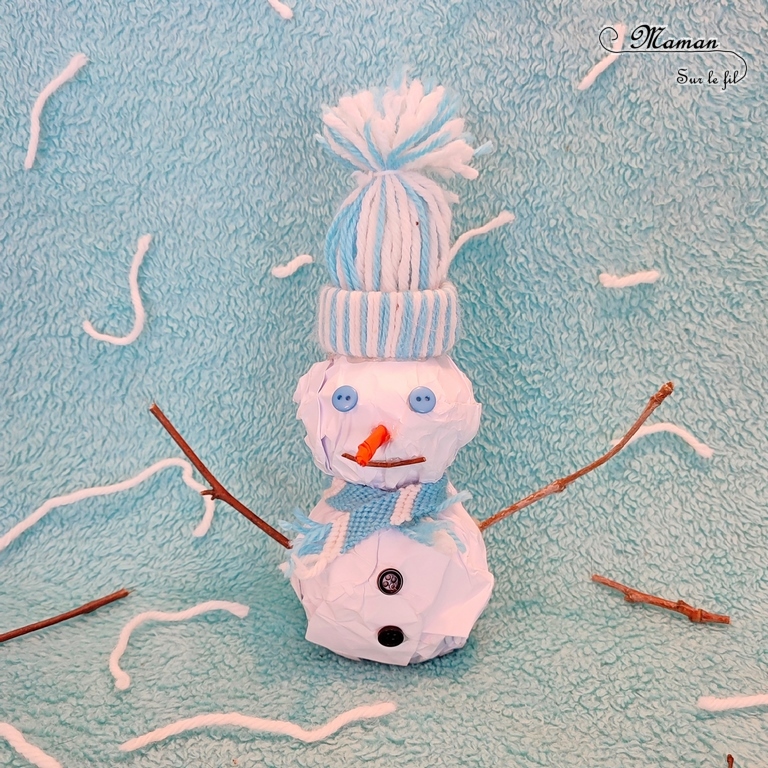 Activité créative et manuelle enfants -Fabriquer un bonhomme de neige avec des boules de papier froissé - Mini Bonnet et écharpe en laine - Bonnet en laine tissé sur rouleau papier toilette carton - Echarpe en bracelet brésilien - Bricolage 3D récup' - Brindilles, branches, boutons, collage -Hiver, banquise, froid, neige - Arts visuels Maternelle et élémentaire - Créativité - Cycle 1 ou 2 - mslf