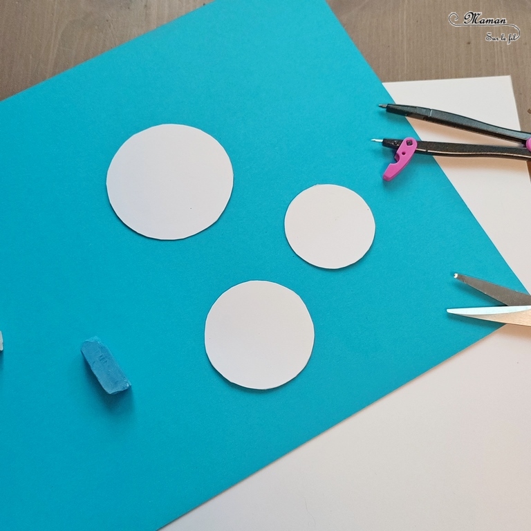 Activité créative et manuelle enfants -Créer des bonhommes de neige au pastel étalé au doigt - Forme créée avec plusieurs cercles de papier utilisés comme pochoir - Sensoriel - Effet lumineux - Dessin et graphisme - Hiver, banquise, froid, neige - Arts visuels Maternelle et élémentaire - Créativité - Cycle 1 ou 2 - mslf