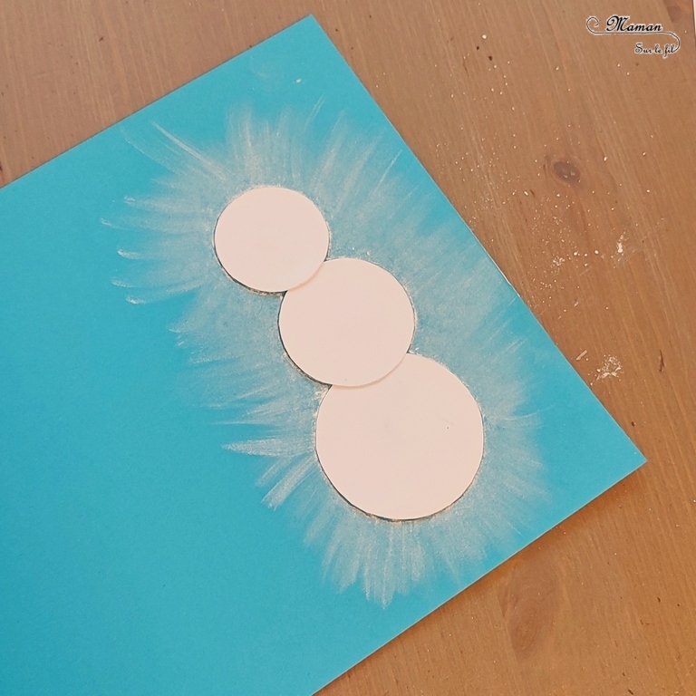 Activité créative et manuelle enfants -Créer des bonhommes de neige au pastel étalé au doigt - Forme créée avec plusieurs cercles de papier utilisés comme pochoir - Sensoriel - Effet lumineux - Dessin et graphisme - Hiver, banquise, froid, neige - Arts visuels Maternelle et élémentaire - Créativité - Cycle 1 ou 2 - mslf