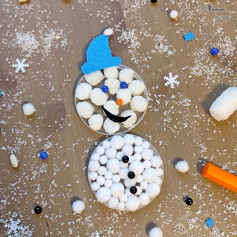 Activité créative et manuelle enfants -Fabriquer des bonhommes de neige sensoriels en récup' - Bouchons en plastique de Boite de chips type Pringles - Matériel créatif divers - haricots blancs, fausse neige, flocons, pompons, playmais, coton - Accessoires en feutrine et perles - Collage et art éphémère - Hiver, banquise, froid, neige - Arts visuels Maternelle et élémentaire - Créativité - Cycle 1 ou 2 - mslf