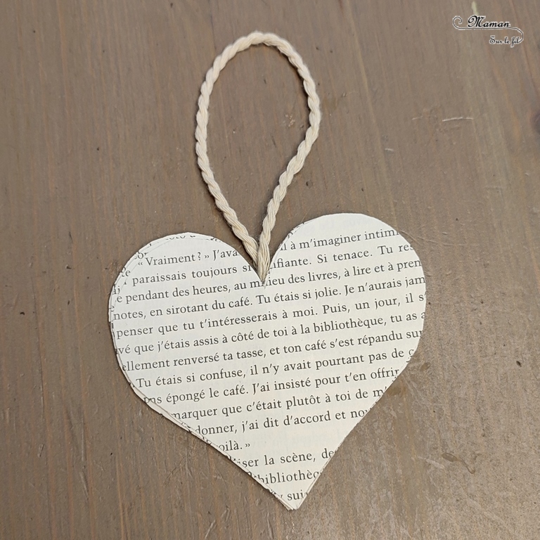 Activité créative et manuelle enfants -Fabriquer des coeurs avec des pages d'un vieux livre abîmé - Découpage et collage - Décoration avec une suspension et carte avec un coeur en volume - Récup' et Saint-valentin, amour, amitié, bisous - Arts visuels Maternelle et élémentaire - Créativité - Cycle 1 ou 2 - mslf