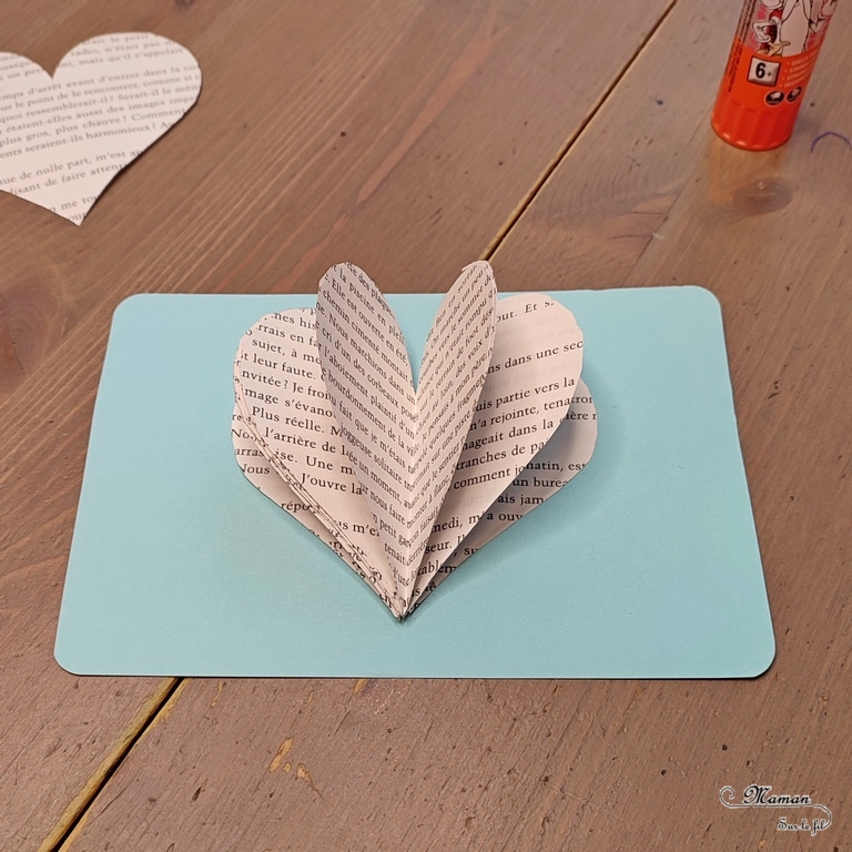 Activité créative et manuelle enfants -Fabriquer des coeurs avec des pages d'un vieux livre abîmé - Découpage et collage - Décoration avec une suspension et carte avec un coeur en volume - Récup' et Saint-valentin, amour, amitié, bisous - Arts visuels Maternelle et élémentaire - Créativité - Cycle 1 ou 2 - mslf