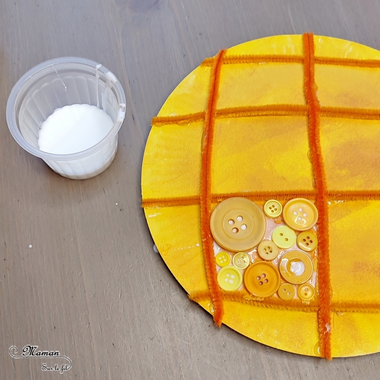 Activité créative et manuelle enfants -Fabriquer une galette multi-sensorielle -Epiphanie - Travail autour des 5 sens - Odorat avec arôme amande - Ouïe avec lentilles - Toucher avec différentes textures en récup' - Vue avec paillettes et de quoi observer - goût avec vraie galette - Bricolage, peinture, matériel créatif - Arts visuels Pré-scolaire Maternelle et élémentaire - Thème hiver, fête des rois ou Rois et Reines - Créativité - Cycle 1 ou 2 - mslf