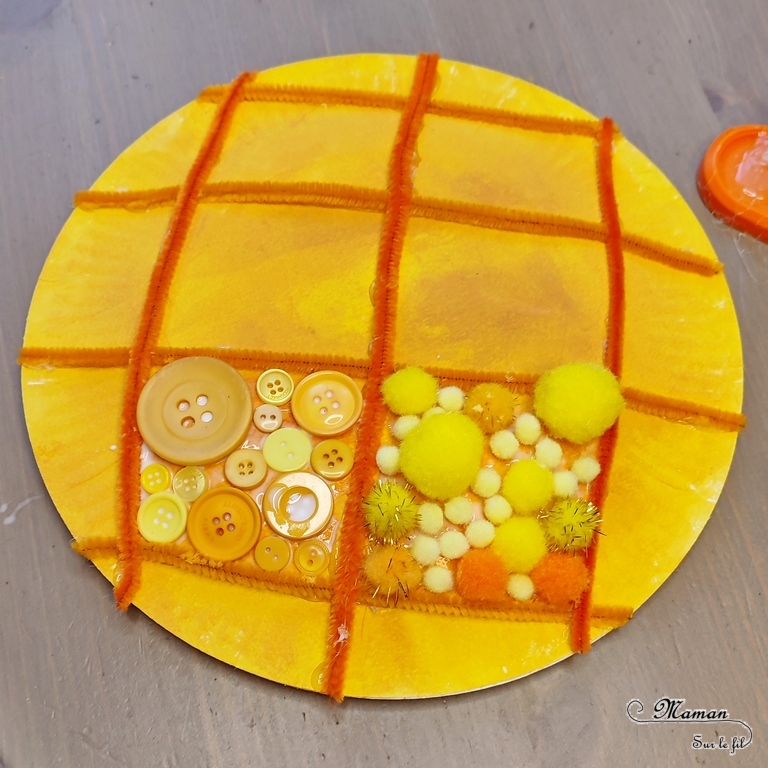 Activité créative et manuelle enfants -Fabriquer une galette multi-sensorielle -Epiphanie - Travail autour des 5 sens - Odorat avec arôme amande - Ouïe avec lentilles - Toucher avec différentes textures en récup' - Vue avec paillettes et de quoi observer - goût avec vraie galette - Bricolage, peinture, matériel créatif - Arts visuels Pré-scolaire Maternelle et élémentaire - Thème hiver, fête des rois ou Rois et Reines - Créativité - Cycle 1 ou 2 - mslf