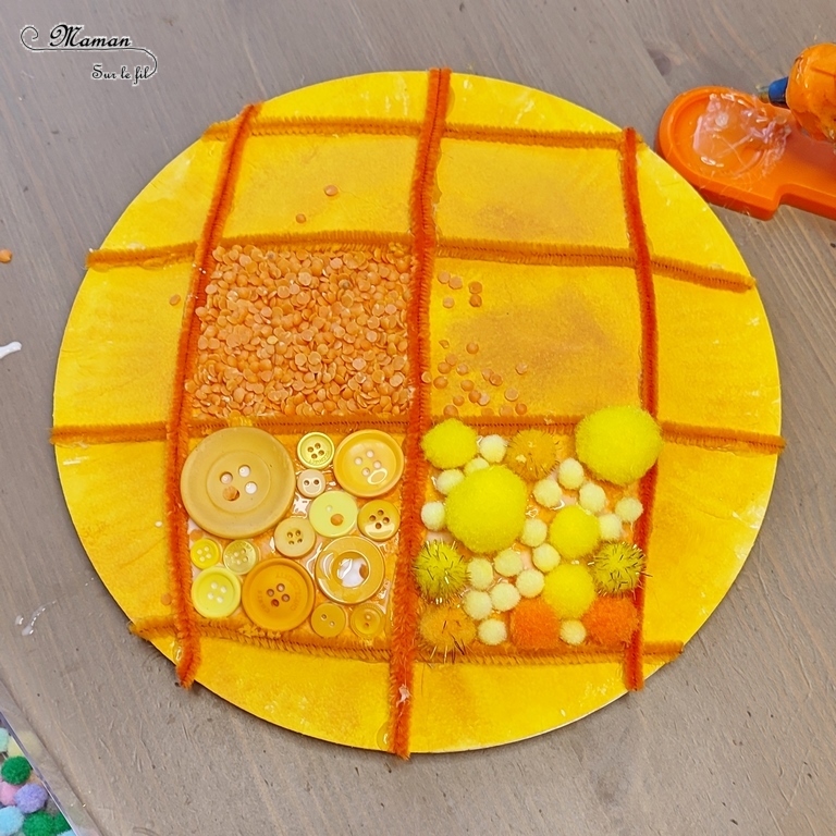 Activité créative et manuelle enfants -Fabriquer une galette multi-sensorielle -Epiphanie - Travail autour des 5 sens - Odorat avec arôme amande - Ouïe avec lentilles - Toucher avec différentes textures en récup' - Vue avec paillettes et de quoi observer - goût avec vraie galette - Bricolage, peinture, matériel créatif - Arts visuels Pré-scolaire Maternelle et élémentaire - Thème hiver, fête des rois ou Rois et Reines - Créativité - Cycle 1 ou 2 - mslf