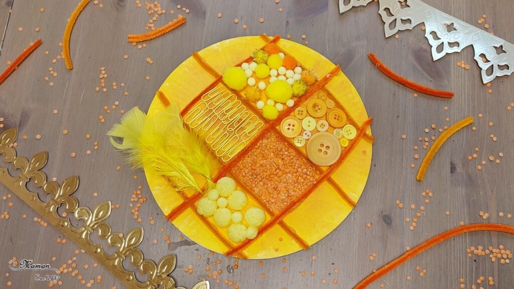 Activité créative et manuelle enfants -Fabriquer une galette multi-sensorielle -Epiphanie - Travail autour des 5 sens - Odorat avec arôme amande - Ouïe avec lentilles - Toucher avec différentes textures en récup' - Vue avec paillettes et de quoi observer - goût avec vraie galette - Bricolage, peinture, matériel créatif - Arts visuels Pré-scolaire Maternelle et élémentaire - Thème hiver, fête des rois ou Rois et Reines - Créativité - Cycle 1 ou 2 - mslf