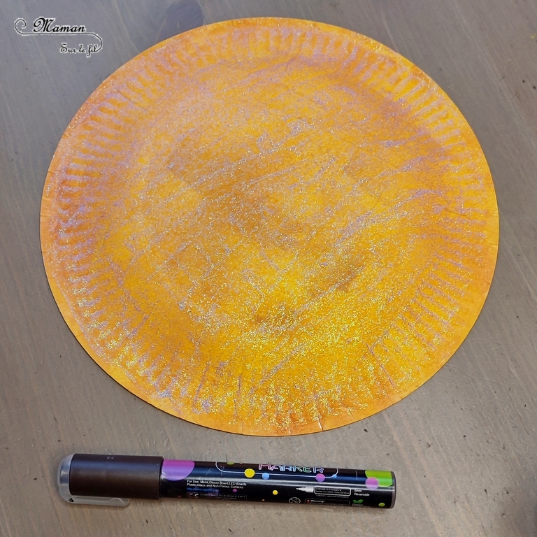 Activité créative et manuelle enfants -Fabriquer une galette multi-sensorielle -Epiphanie - Travail autour des 5 sens - Odorat avec arôme amande - Ouïe avec lentilles - Toucher avec différentes textures en récup' - Vue avec paillettes et de quoi observer - goût avec vraie galette - Bricolage, peinture, matériel créatif - Arts visuels Pré-scolaire Maternelle et élémentaire - Thème hiver, fête des rois ou Rois et Reines - Créativité - Cycle 1 ou 2 - mslf