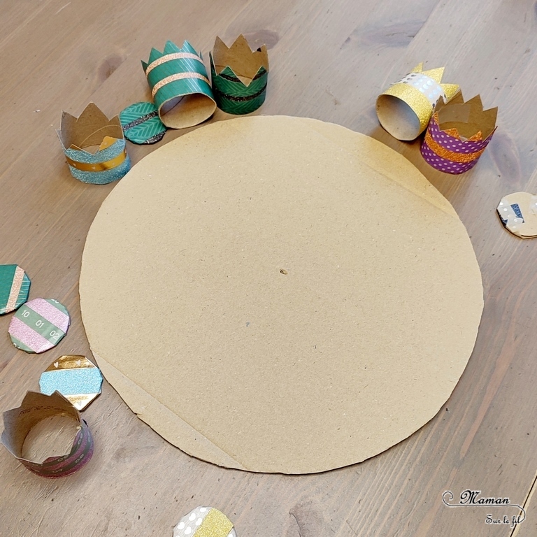 Activité créative et manuelle enfants -Jeu DIY Epiphanie en récup - Mini-couronnes des rois en rouleaux de papier toilettes, PQ et masking-tape - Washi-Tape - Puzzle, jeu d'association de couleurs et motifs e carton - Bricolage et découpage - Galette et fête des rois - Logique, mise en paire et discrimination visuelle - Coschooling et IEF - Atelier Maternelle Jeu Fait maison - Thème hiver ou Rois et Reines - Créativité - Cycle 1 ou 2 - mslf