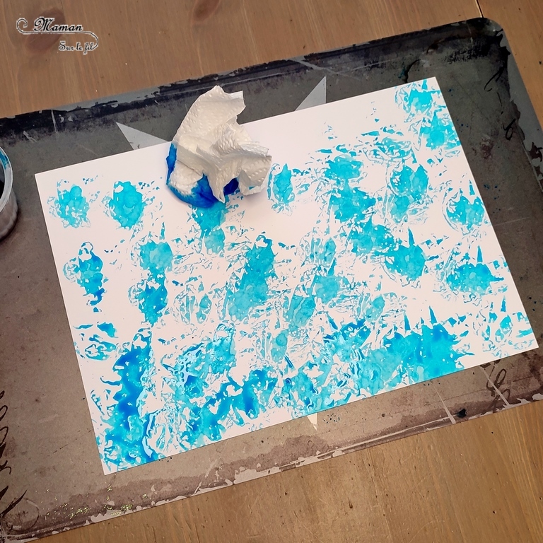 Activité créative et manuelle enfants - Morse en récup' sur banquise encrée - Encre tamponnée au sopalin ou à l'essuie-tout - Effet aquarelle - Découpage et collage de chute de papier blanc - Morse en carton de récup' et bâtonnets de glace en bois - Découpage collage bricolage - Recyclage et surcyclage - Animaux du froid - Froid et hiver - Arts visuels Maternelle et élémentaire - Créativité - Cycle 1 ou 2 - mslf