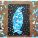 Activité créative et manuelle enfants - Manchot ou pingouin en mosaïque de papiers - Récup' de chutes de papier bleu - Découpage et collage - Pochoir noir pour contraste avec la couleur - Peinture au coton-tige, pointillisme pour la neige - Animaux banquise - bricolage - Recyclage et surcyclage - Animaux du froid - Froid et hiver - Arts visuels Maternelle et élémentaire - Créativité - Cycle 1 ou 2 - mslf
