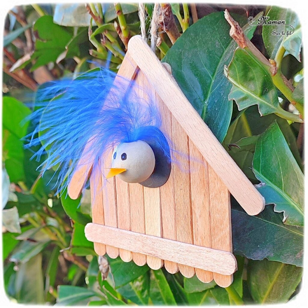 Activité créative et manuelle enfants - Cabane à oiseaux en récup' - Bâtonnets de glace en bois, perle en bois, plumes - Bricolage et collage pour le printemps - Suspension décoration pour le jardin - Bricolage facile et rigolo - Recyclage et surcyclage - Arts visuels Maternelle et élémentaire - Créativité - Cycle 1 ou 2 - mslf