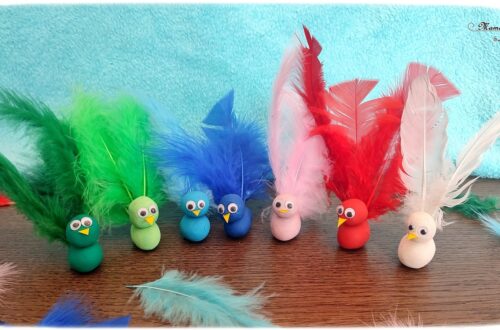 Activité créative, manuelle, pédagogique et éducative enfants - Oiseaux en pâte à modeler, plumes et association de couleurs - Jeu et atelier DIY - Maternelle et pré-scolaire - Modelage et Motricité fine - Planter les plumes dans les oiseaux en fonction des couleurs - Animaux et Printemps - Arts visuels Maternelle et élémentaire - Créativité - Cycle 1 ou 2 - mslf