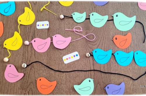 Activité créative, manuelle, pédagogique et éducative enfants - Oiseaux sur le fil - Multi-jeux : plusieurs activités - ateliers DIY maternelle - Classement, tri par couleur, reproduction d'un algorithme, dénombrement, compter, rangement par taille - Motricité fine - Enfiler les oiseaux sur un fil de laine - Animaux et Printemps - Arts visuels Maternelle et élémentaire - Créativité - Cycle 1 ou 2 - mslf