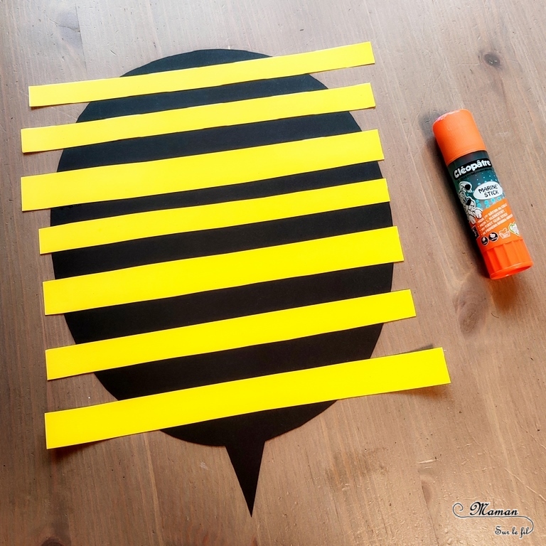 Activité créative et manuelle enfants - Créer une abeille en graphismes - Bandes de papier découpées et collées - Abeille graphique - récup', recyclage, surcyclage assiettes en carton pour les ailes -Découpage et collage - Dessin - Bricolage facile et rapide pour le printemps ou un thème sur les insectes et animaux - Arts visuels Maternelle et élémentaire - Créativité - Cycle 1 ou 2 - Tutoriel Photos - mslf