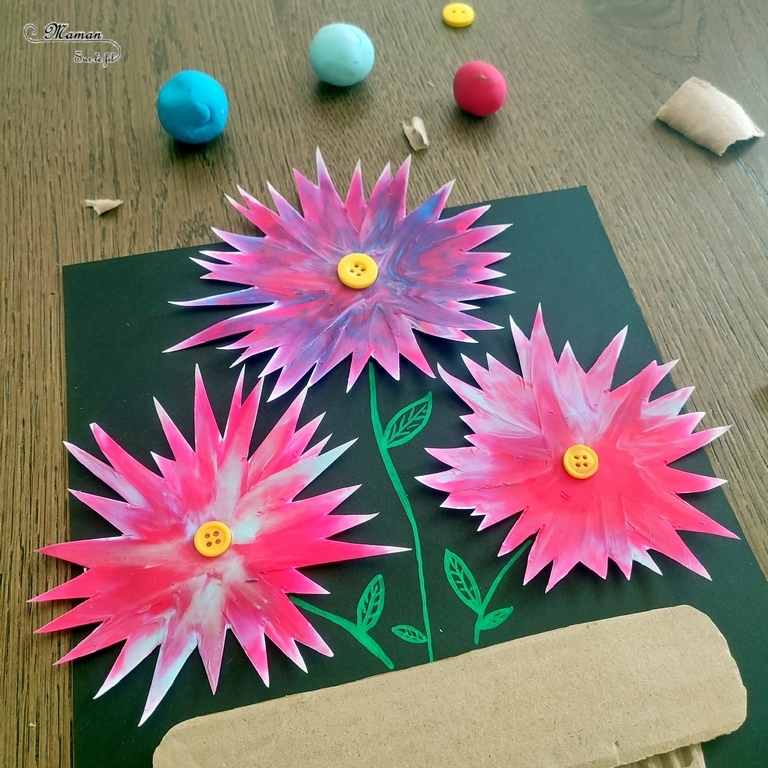 Activité créative et manuelle enfants - Créer des fleurs en pâte à modeler étalée et leur pot en carton déchiré - Technique pour effet marbré - Récup', recyclage, surcyclage de carton ondulé et de boutons - Dessin et Motricité fine - Découpage et collage - Décoration - Bricolage facile et original pour le printemps ou un thème sur les fleurs - Arts visuels Maternelle et élémentaire - Créativité - Cycle 1 ou 2 - Tutoriel Photos - mslf