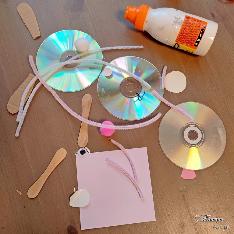 Activité créative et manuelle enfants - Fabriquer des lapins avec de vieux CD - Récup, recyclage, surcyclage carton, cd, bâtonnets de glace en bois - Découpage, collage, peinture - Décoration - Bricolage facile et rapide pour le printemps, Pâques ou un thème sur les animaux de la ferme - Arts visuels Maternelle et élémentaire - Créativité - Cycle 1 ou 2 - Tutoriel Photos - mslf