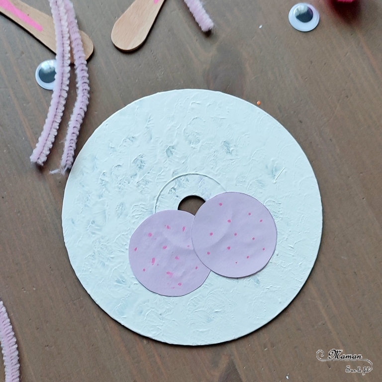 Activité créative et manuelle enfants - Fabriquer des lapins avec de vieux CD - Récup, recyclage, surcyclage carton, cd, bâtonnets de glace en bois - Découpage, collage, peinture - Décoration - Bricolage facile et rapide pour le printemps, Pâques ou un thème sur les animaux de la ferme - Arts visuels Maternelle et élémentaire - Créativité - Cycle 1 ou 2 - Tutoriel Photos - mslf