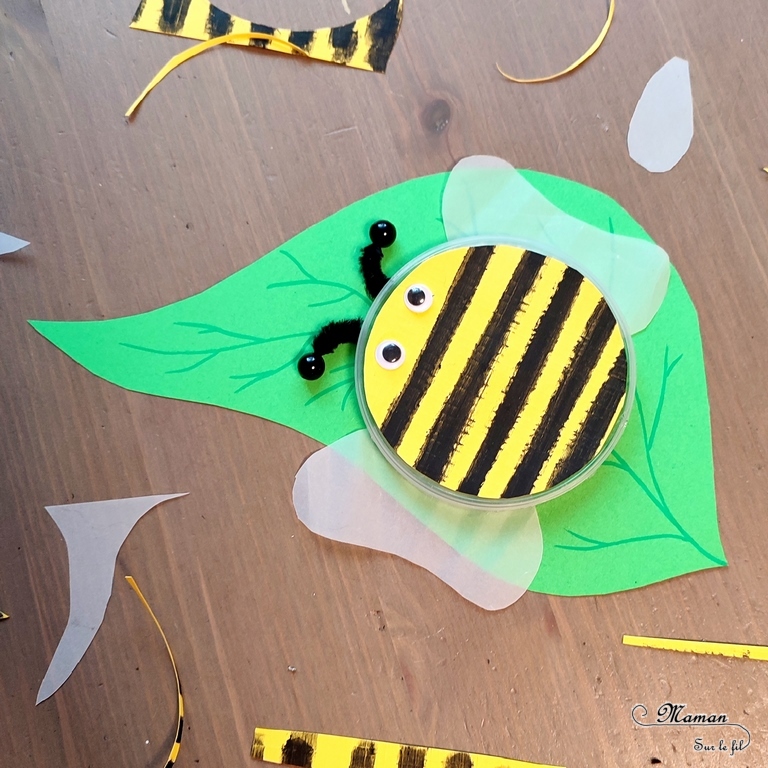 Activité créative et manuelle enfants - Fabriquer des insectes en récup' de bouchons de chips type Pringles - Abeille et coccinelle sur leur feuille - recyclage, surcyclage de bouchons de boites de chips et tuiles type Pringles -Découpage et collage de papier et de calque- Dessin - Décoration - Bricolage facile et rapide pour le printemps ou un thème sur les insectes et animaux - Arts visuels Maternelle et élémentaire - Créativité - Cycle 1 ou 2 - Tutoriel Photos - mslf