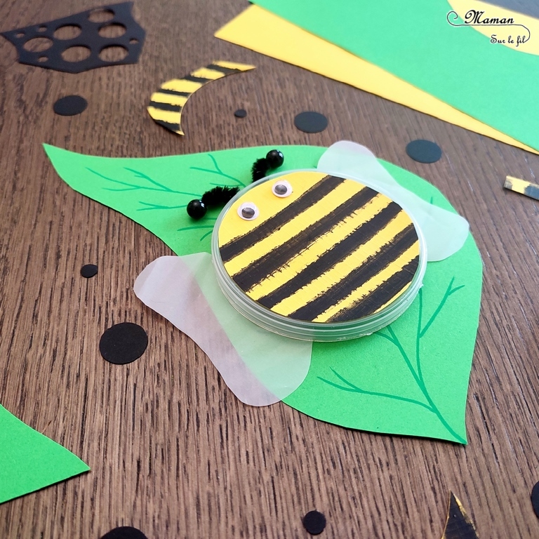 Activité créative et manuelle enfants - Fabriquer des insectes en récup' de bouchons de chips type Pringles - Abeille et coccinelle sur leur feuille - recyclage, surcyclage de bouchons de boites de chips et tuiles type Pringles -Découpage et collage de papier et de calque- Dessin - Décoration - Bricolage facile et rapide pour le printemps ou un thème sur les insectes et animaux - Arts visuels Maternelle et élémentaire - Créativité - Cycle 1 ou 2 - Tutoriel Photos - mslf