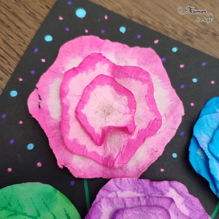 Créer une carte Bouquet de fleurs en papier toilettes : une activité créative et manuelle enfants - Bricolage avec du papier et de la peinture ou de l'encre - Cadeau à offrir pour fête des mères, pères, grands-mères, parents... - Bricolage facile et original pour le printemps ou un thème sur les fleurs - Arts visuels Maternelle et élémentaire - Créativité - Cycle 1 ou 2 - Tutoriel Photos - mslf