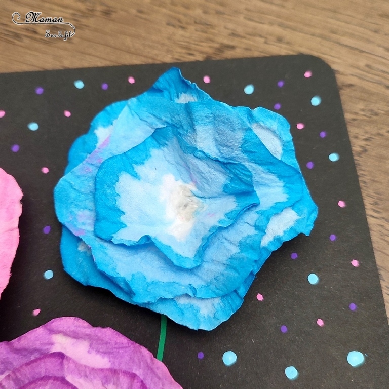 Créer une carte Bouquet de fleurs en papier toilettes : une activité créative et manuelle enfants - Bricolage avec du papier et de la peinture ou de l'encre - Cadeau à offrir pour fête des mères, pères, grands-mères, parents... - Bricolage facile et original pour le printemps ou un thème sur les fleurs - Arts visuels Maternelle et élémentaire - Créativité - Cycle 1 ou 2 - Tutoriel Photos - mslf