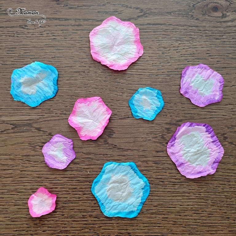 Créer une carte Bouquet de fleurs en papier toilettes : une activité créative et manuelle enfants - Bricolage avec du papier et de la peinture ou de l'encre - Cadeau à offrir pour fête des mères, pères, grands-mères, parents... - Bricolage facile et original pour le printemps ou un thème sur les fleurs - Arts visuels Maternelle et élémentaire - Créativité - Cycle 1 ou 2 - Tutoriel Photos - mslf