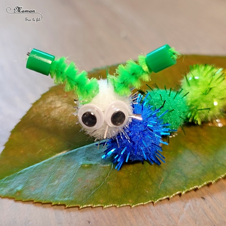 Fabriquer des chenilles en pompons : une activité créative et manuelle pour les enfants - Land art et collage - Chenilles multicolore, arc-en-ciel et blanche sur leur feuille - Bricolage mignon, facile et rapide DIY et fait maison - Nature - Décoration - Pour le printemps ou un thème sur les insectes ou les papillons - Arts visuels Maternelle et élémentaire - Créativité - Cycle 1 ou 2 - tutoriel photos - mslf