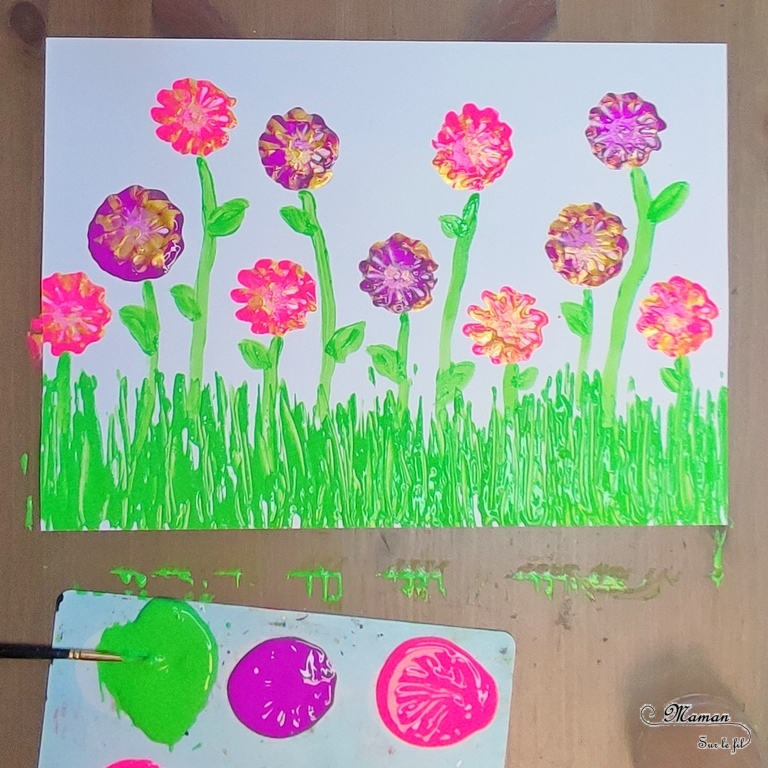 Peindre un champ de fleurs avec un bouchon de chantilly et une fourchette : une activité créative et manuelle enfants - Technique rigolote de peinture et dessin - Récup', recyclage, surcyclage - Peinture enfants - Bricolage facile et original pour le printemps ou un thème sur les fleurs - Arts visuels Maternelle et élémentaire - Créativité - Cycle 1 ou 2 - Tutoriel Photos et Vidéos - mslf