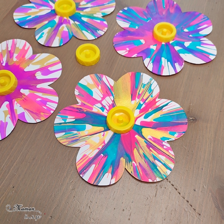 Créer un bouquet de fleurs en peinture à l'essoreuse à salade : une activité créative et manuelle enfants - Technique rigolote de peinture et récup' - Découpage, recyclage de bouchons - Bricolage à offrir pour les fêtes - Décoration - Bricolage facile et original pour le printemps ou un thème sur les fleurs - Arts visuels Maternelle et élémentaire - Créativité - Cycle 1 ou 2 - Tutoriel Photos - mslf