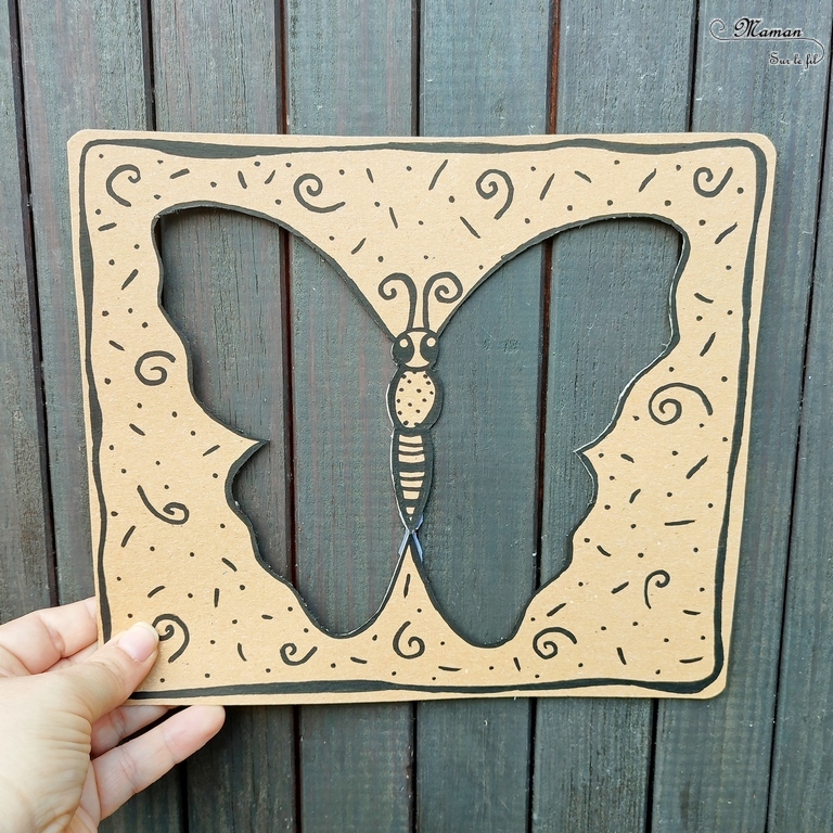 Un papillon en carton à décorer à volonté : activité créative et manuelle enfants - Récup, recyclage, surcyclage de carton et Land art - bricolage, dessin, jeu DIY - Invitation à créer dans la nature ou pas - Décoration - Bricolage facile et rapide pour le printemps ou un thème sur les insectes - Arts visuels Maternelle et élémentaire - Créativité - Cycle 1 ou 2 - tutoriel photos - mslf