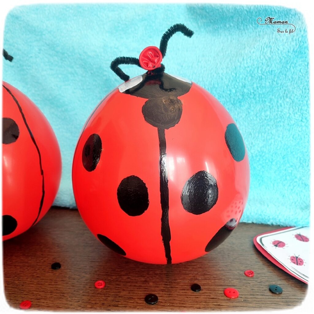 Fabriquer une coccinelle culbuto avec un ballon : un bricolage rigolo pour enfants - activité créative et manuelle, jeu DIY, atelier maternelle - Coccinelle qui danse - Motricité fine, peinture, dessin - Ballon de baudruche, bille et fil chenille - Jeu facile et fait maison - Pour le printemps ou un thème sur les insectes - Arts visuels Maternelle et élémentaire - Créativité - Cycle 1 ou 2 - tutoriel photos et vidéo - mslf