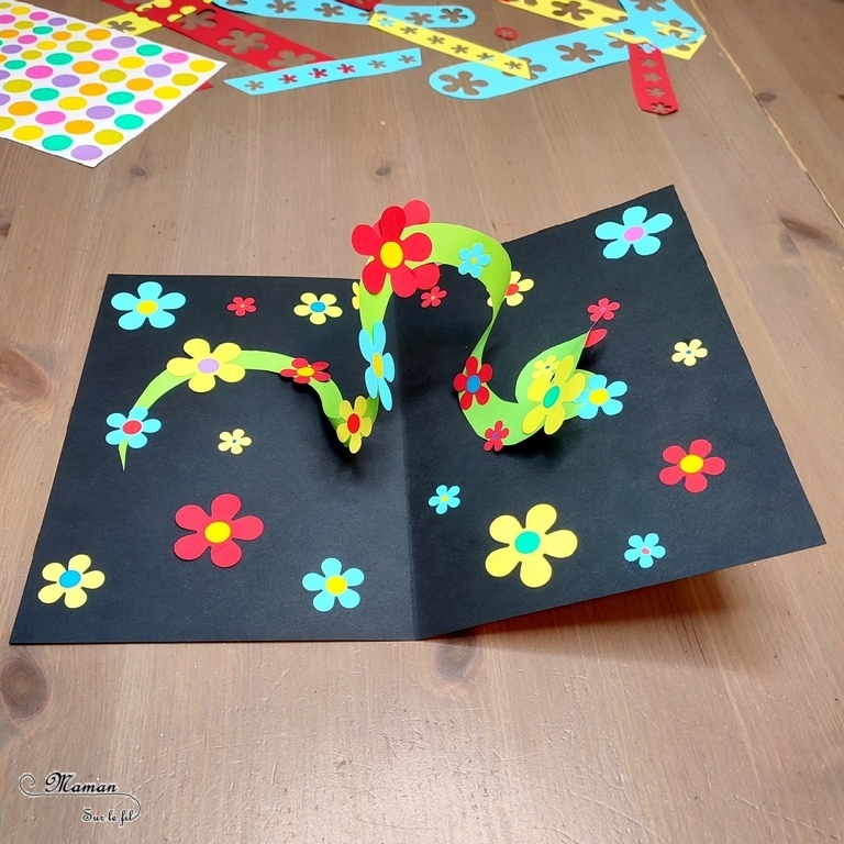 Créer une carte fleurs Surprise et pop-up : une activité créative et manuelle enfants - Bricolage avec découpage, collage, gommettes et perforatrices - Carte en relief et Cadeau à offrir pour fête des mères, mamans, pères, grands-mères, parents... - Bricolage facile et original pour le printemps ou un thème sur les fleurs - Carte pour la fin d'année - Arts visuels Maternelle et élémentaire - Créativité - Cycle 1 ou 2 - Tutoriel Photos et vidéo - mslf